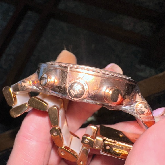 Micheal Kors Watch - Picture 7 of 7